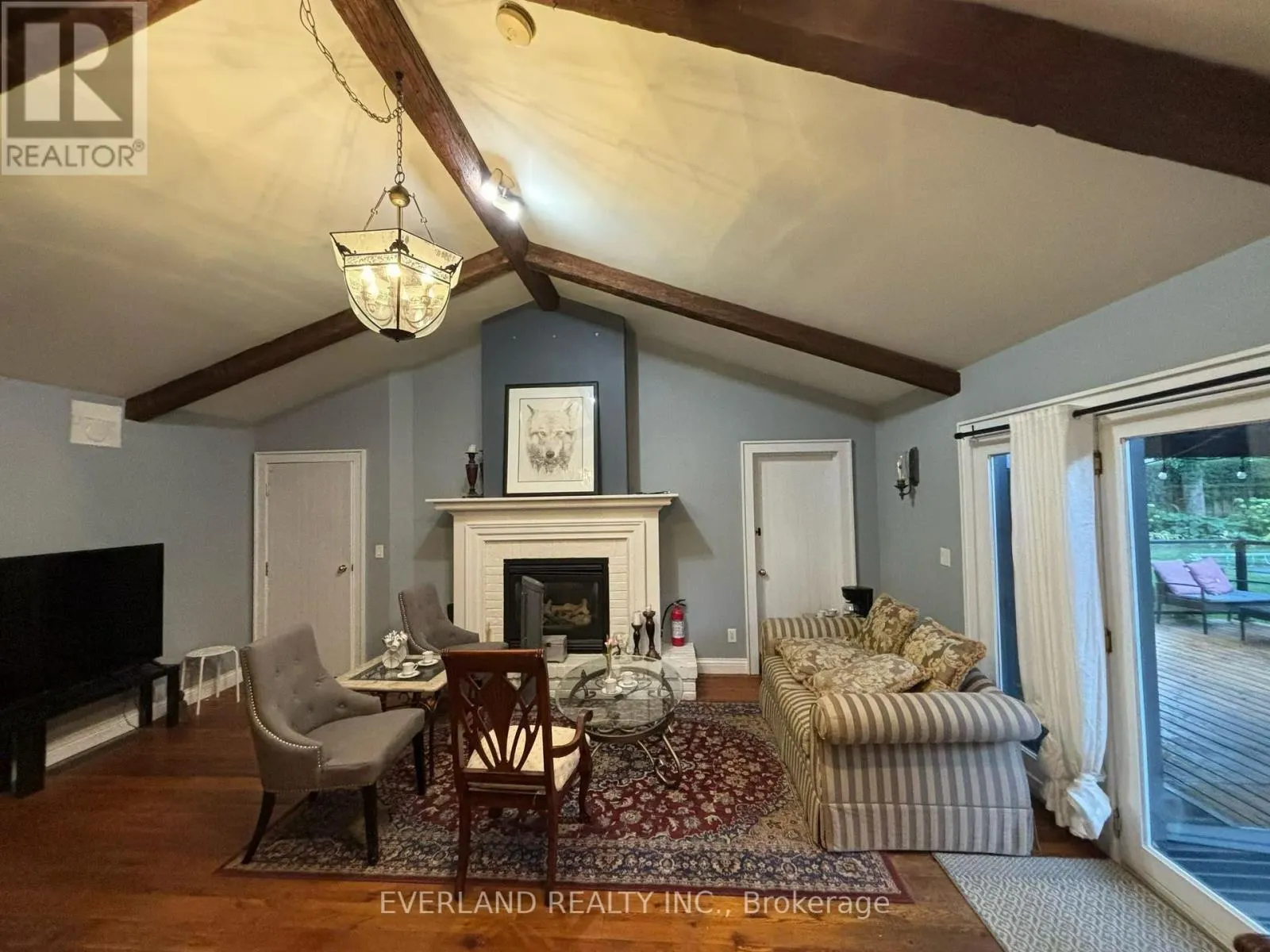 ENSUITE ROOM - 3369 ST PAUL AVENUE