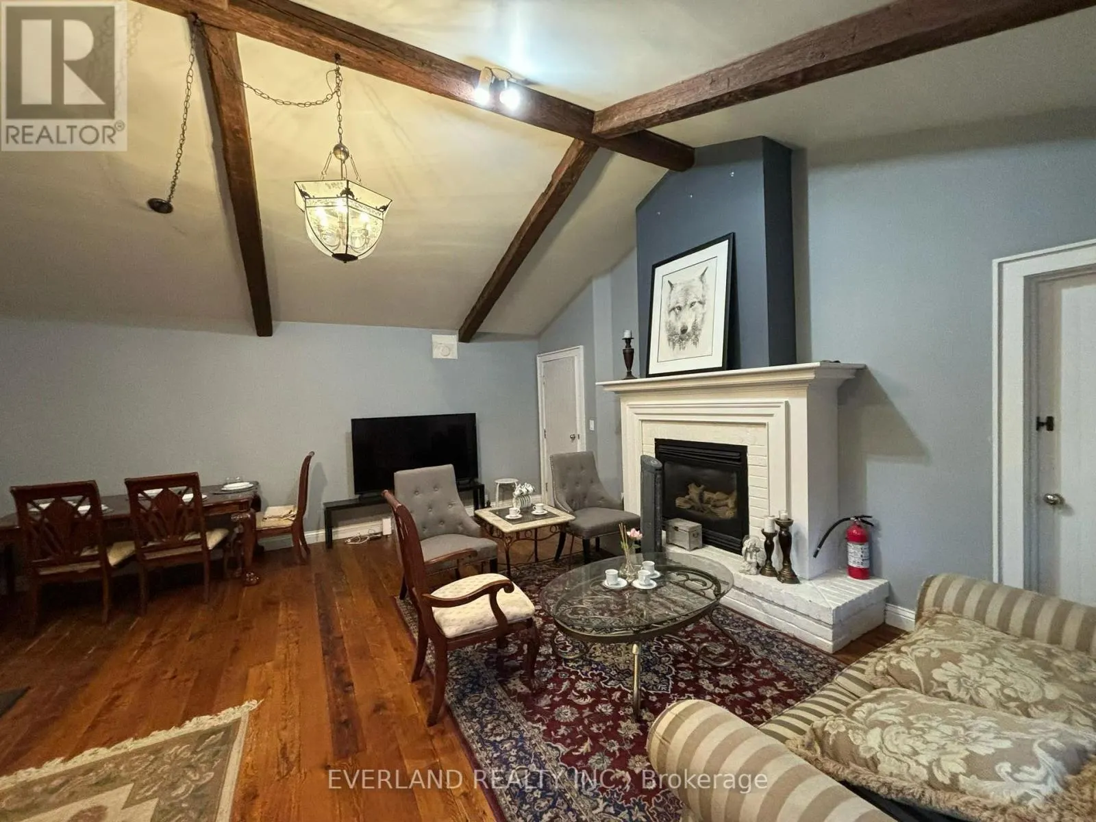 ENSUITE ROOM - 3369 ST PAUL AVENUE