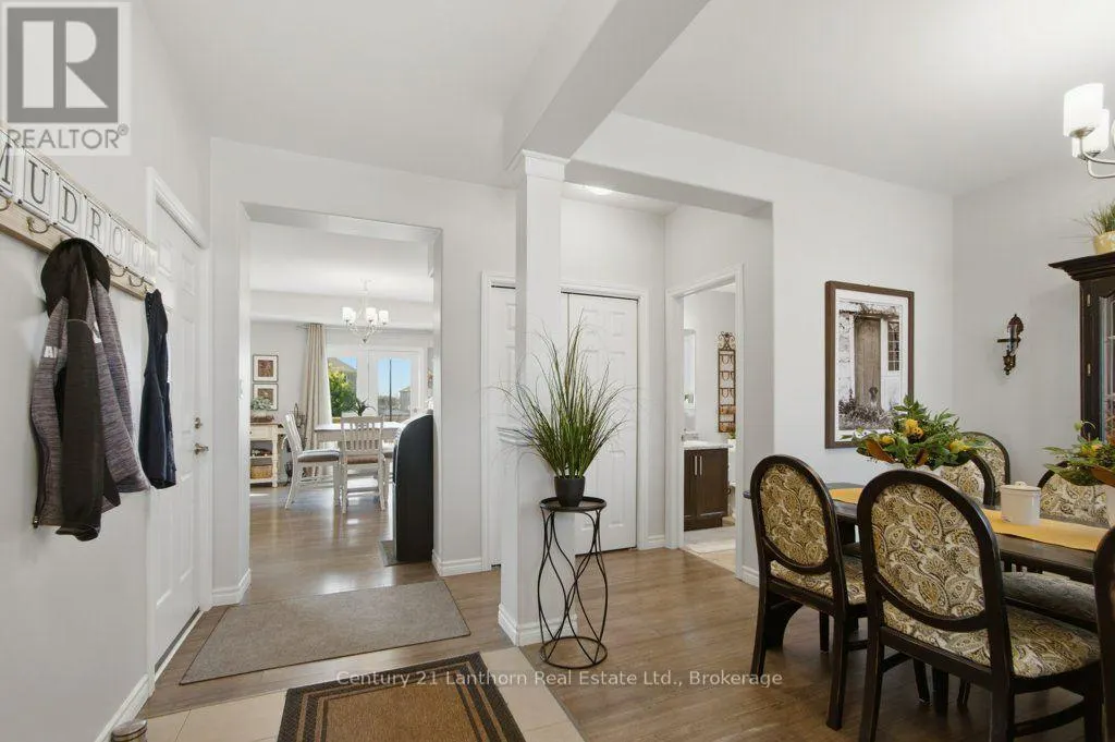 7 COTTONWOOD DRIVE