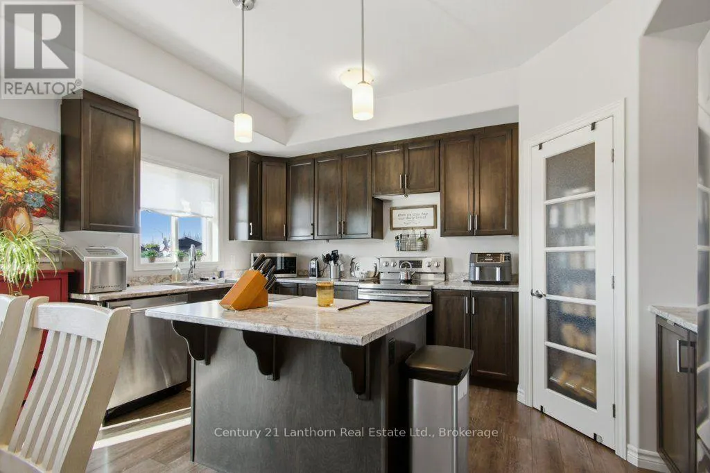 7 COTTONWOOD DRIVE