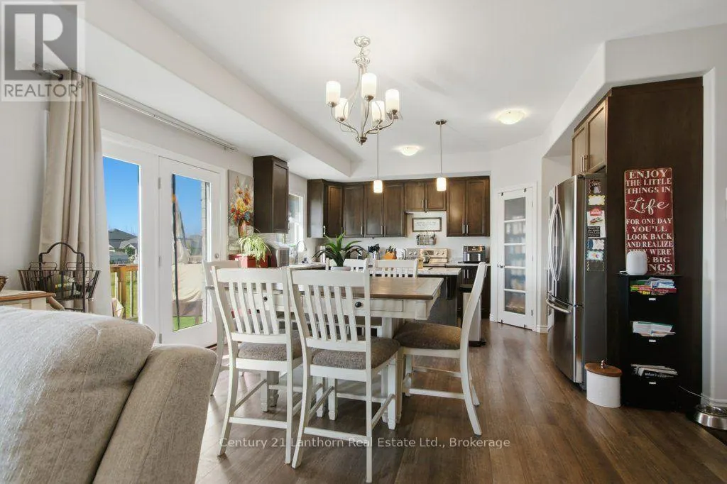7 COTTONWOOD DRIVE