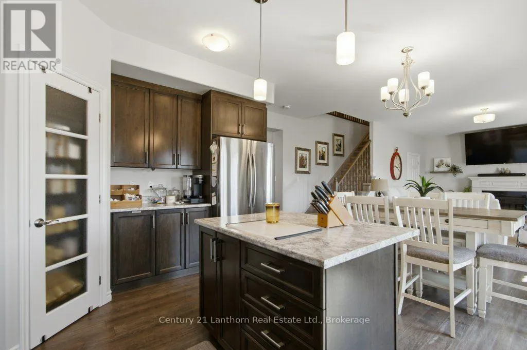 7 COTTONWOOD DRIVE