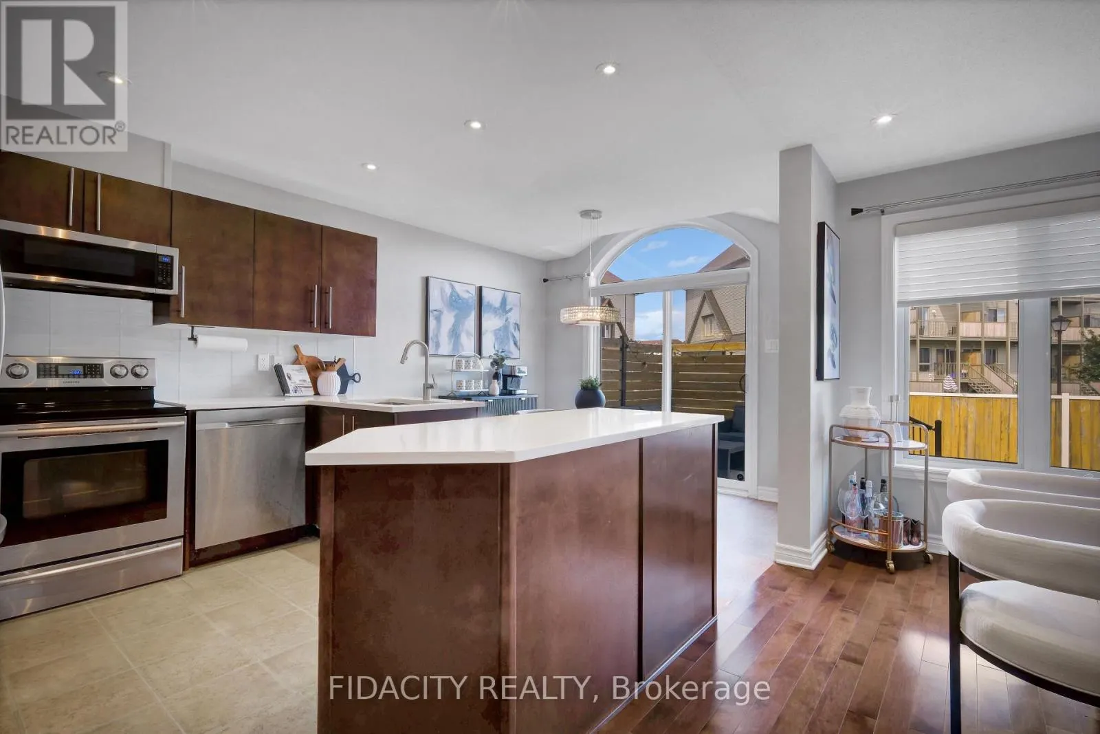 380 GOLDENBROOK WAY