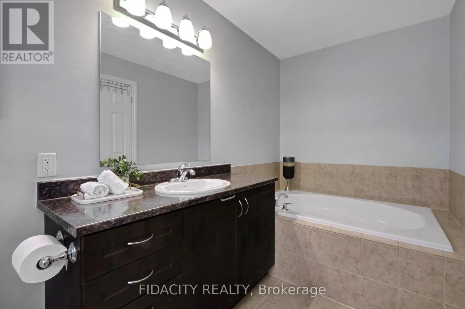380 GOLDENBROOK WAY