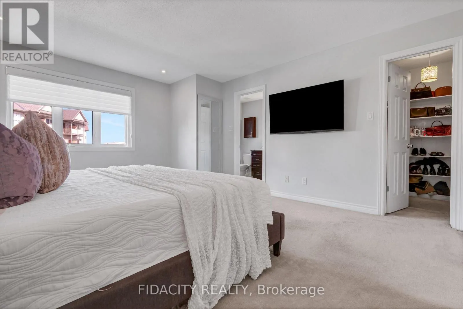 380 GOLDENBROOK WAY