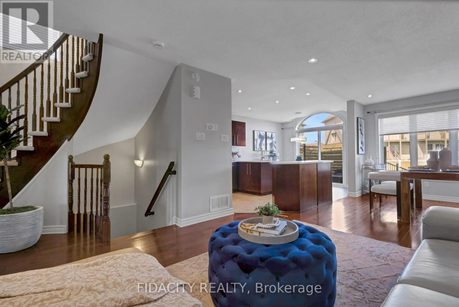 380 GOLDENBROOK WAY