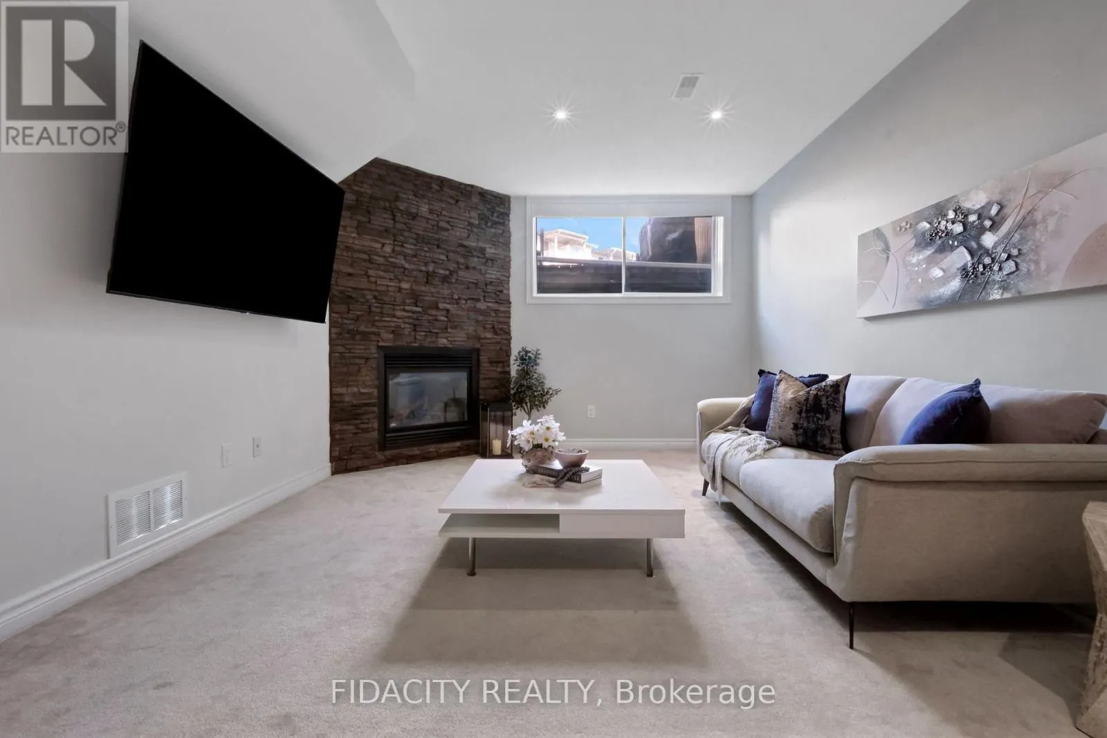 380 GOLDENBROOK WAY