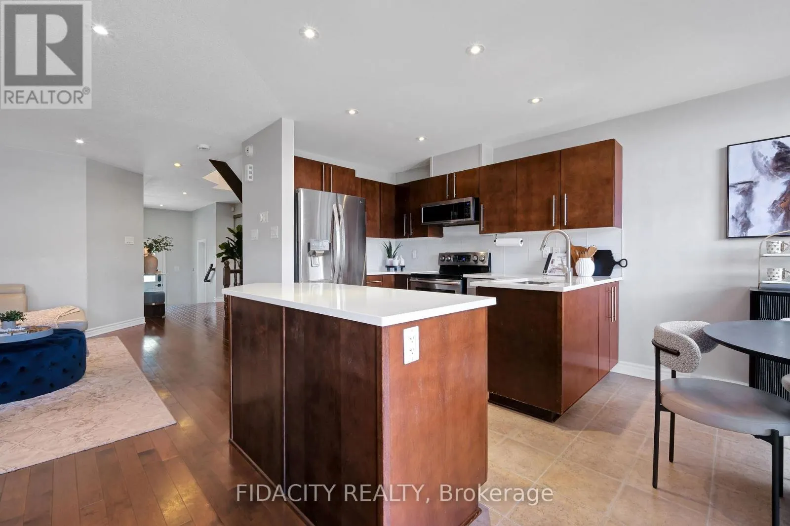 380 GOLDENBROOK WAY