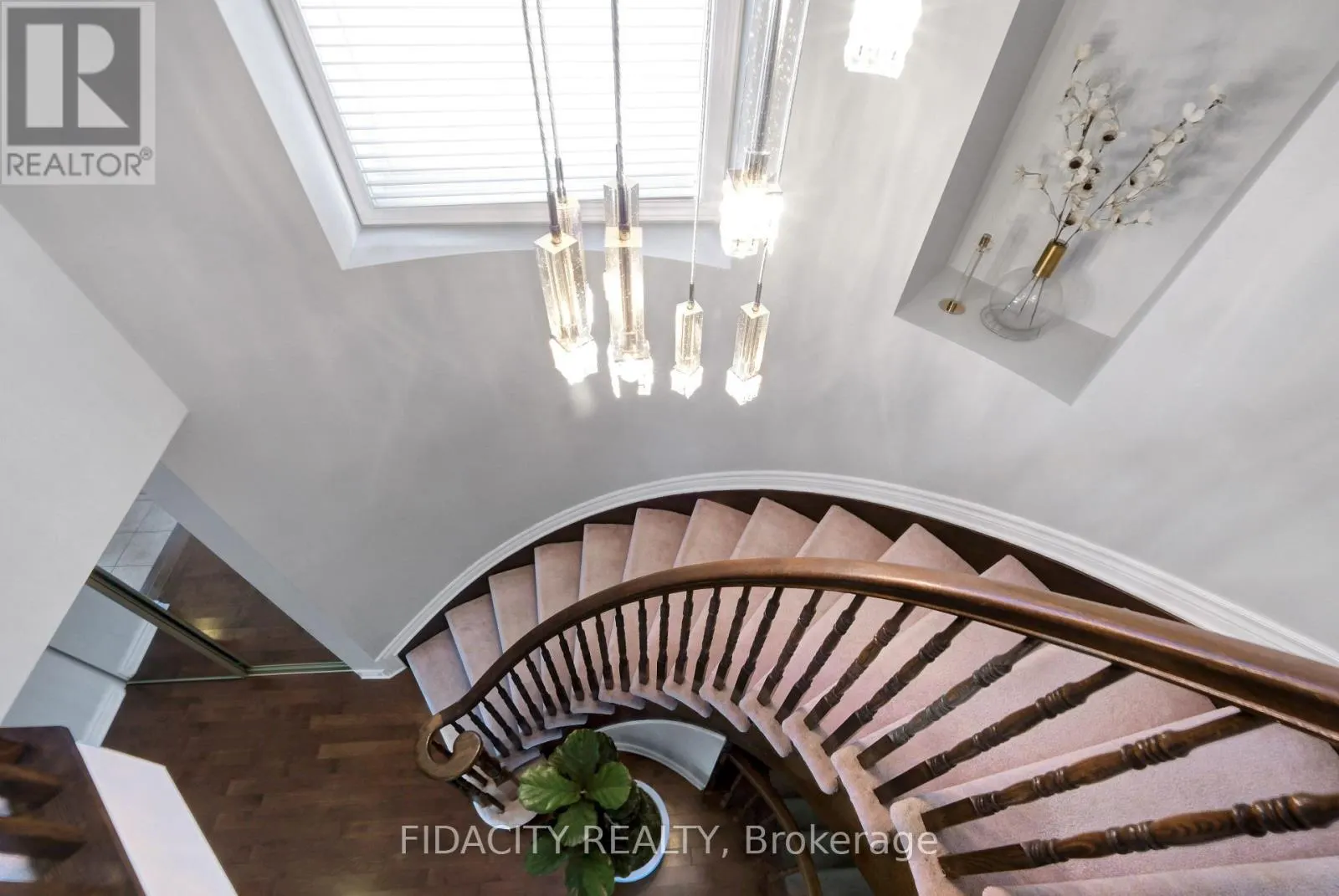380 GOLDENBROOK WAY
