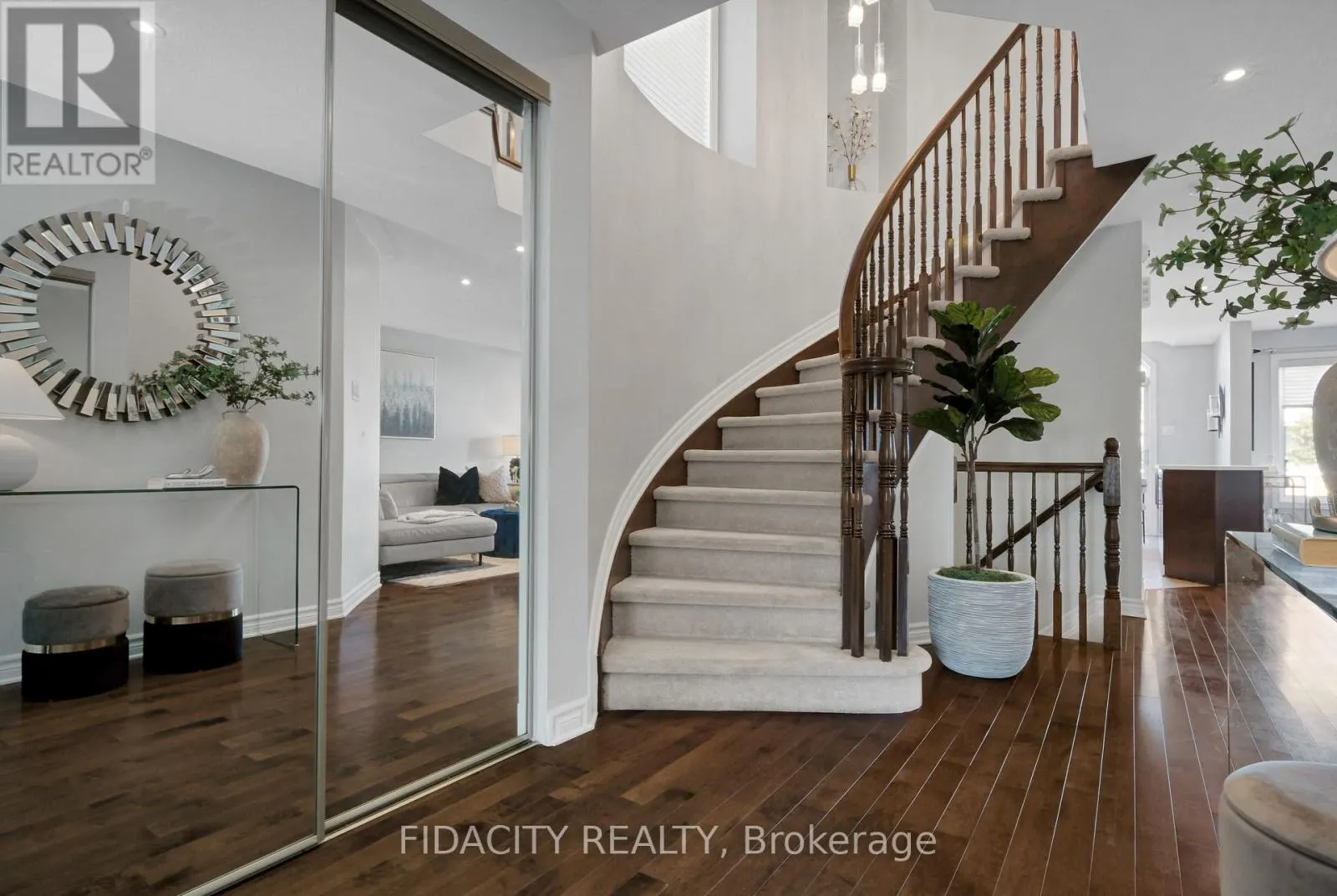 380 GOLDENBROOK WAY