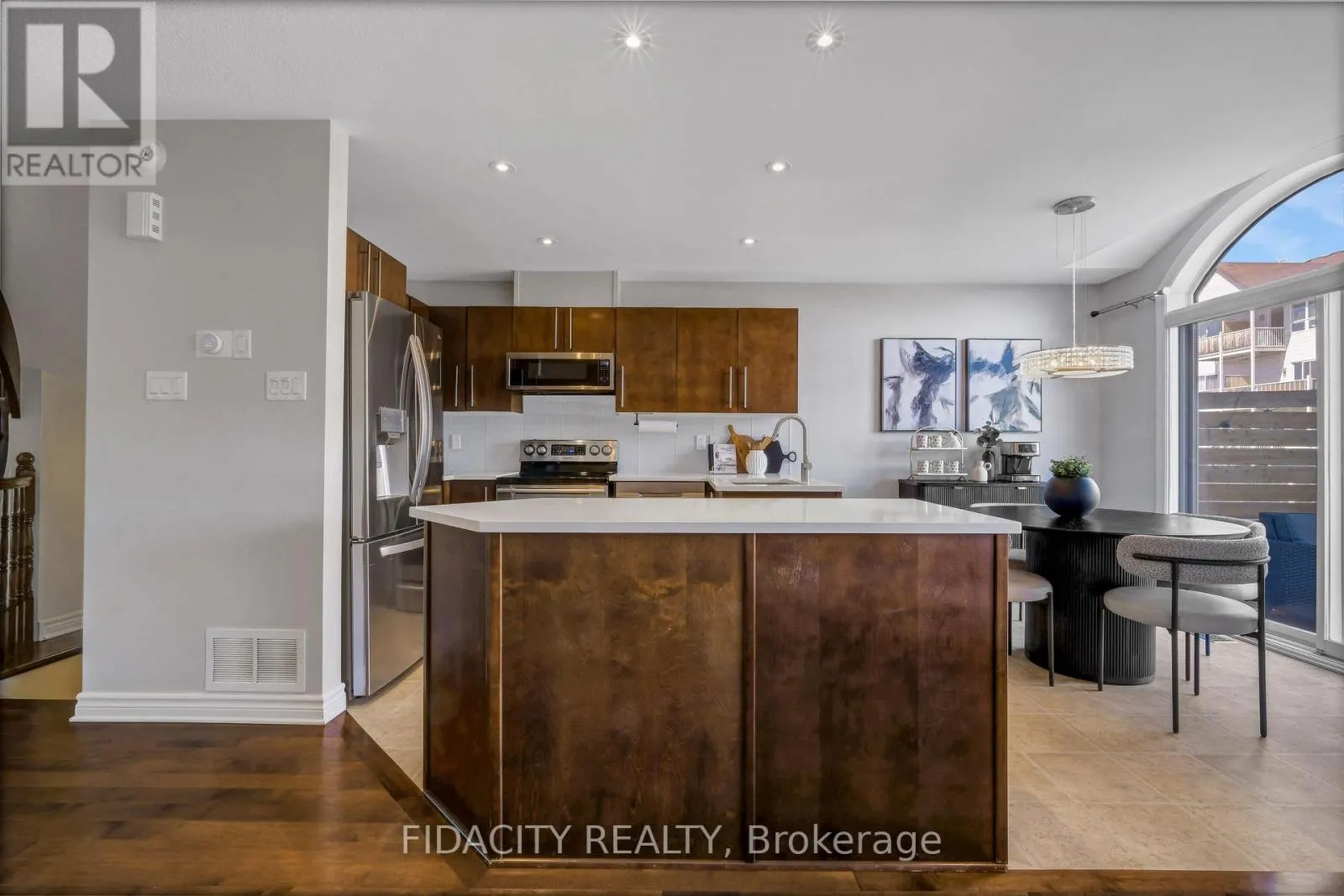 380 GOLDENBROOK WAY
