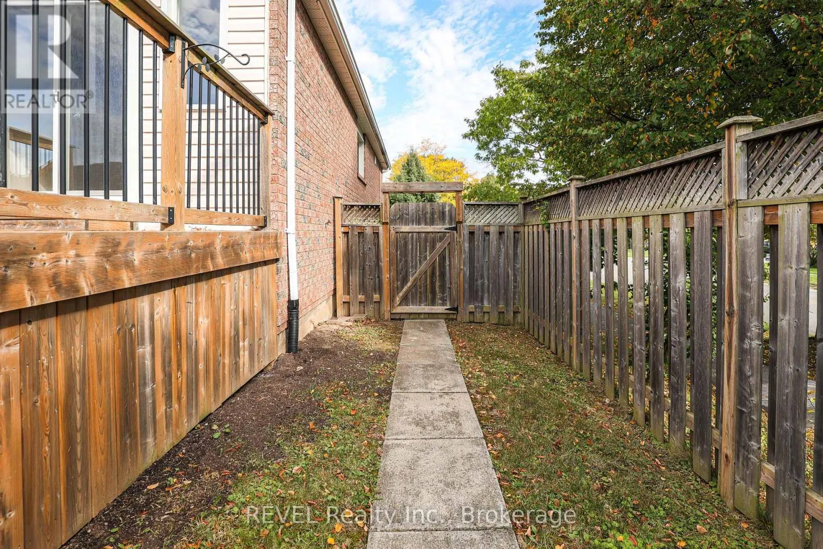 3 JACKSON COURT W