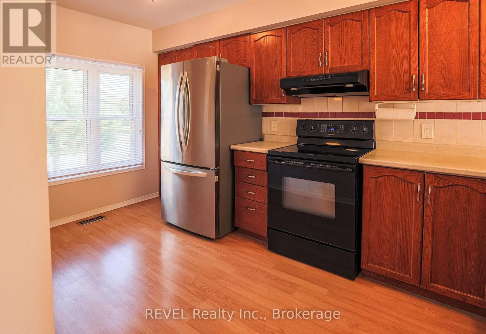 3 JACKSON COURT W