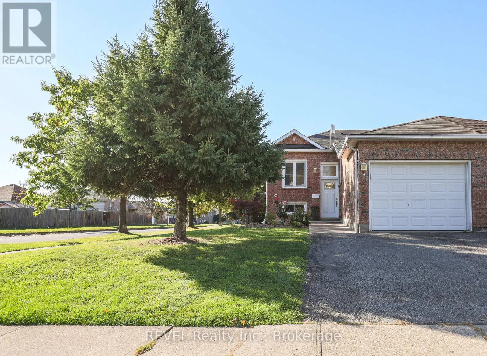 3 JACKSON COURT W