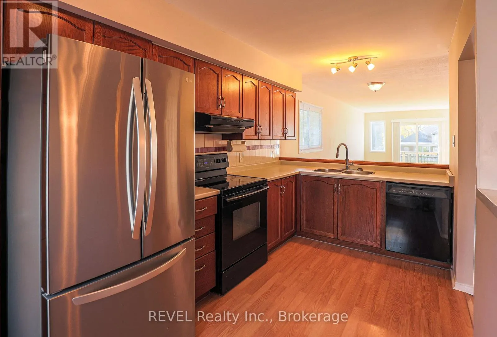 3 JACKSON COURT W