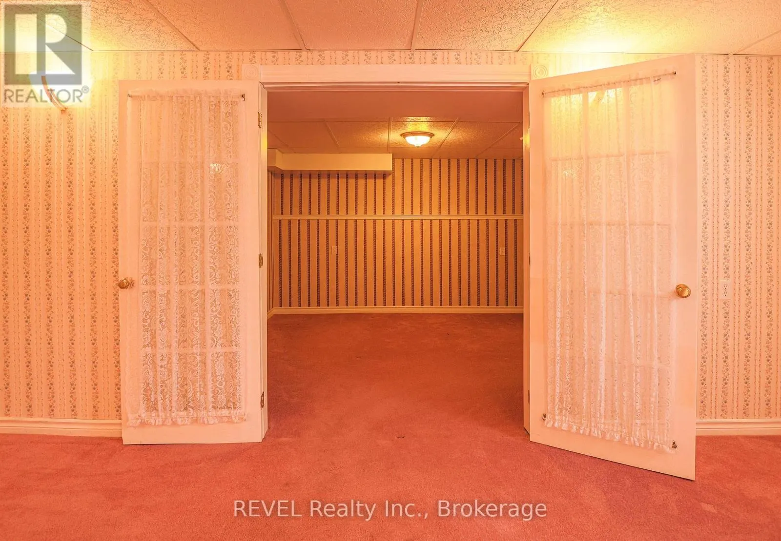 3 JACKSON COURT W