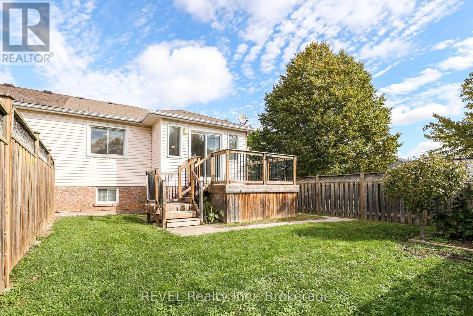 3 JACKSON COURT W
