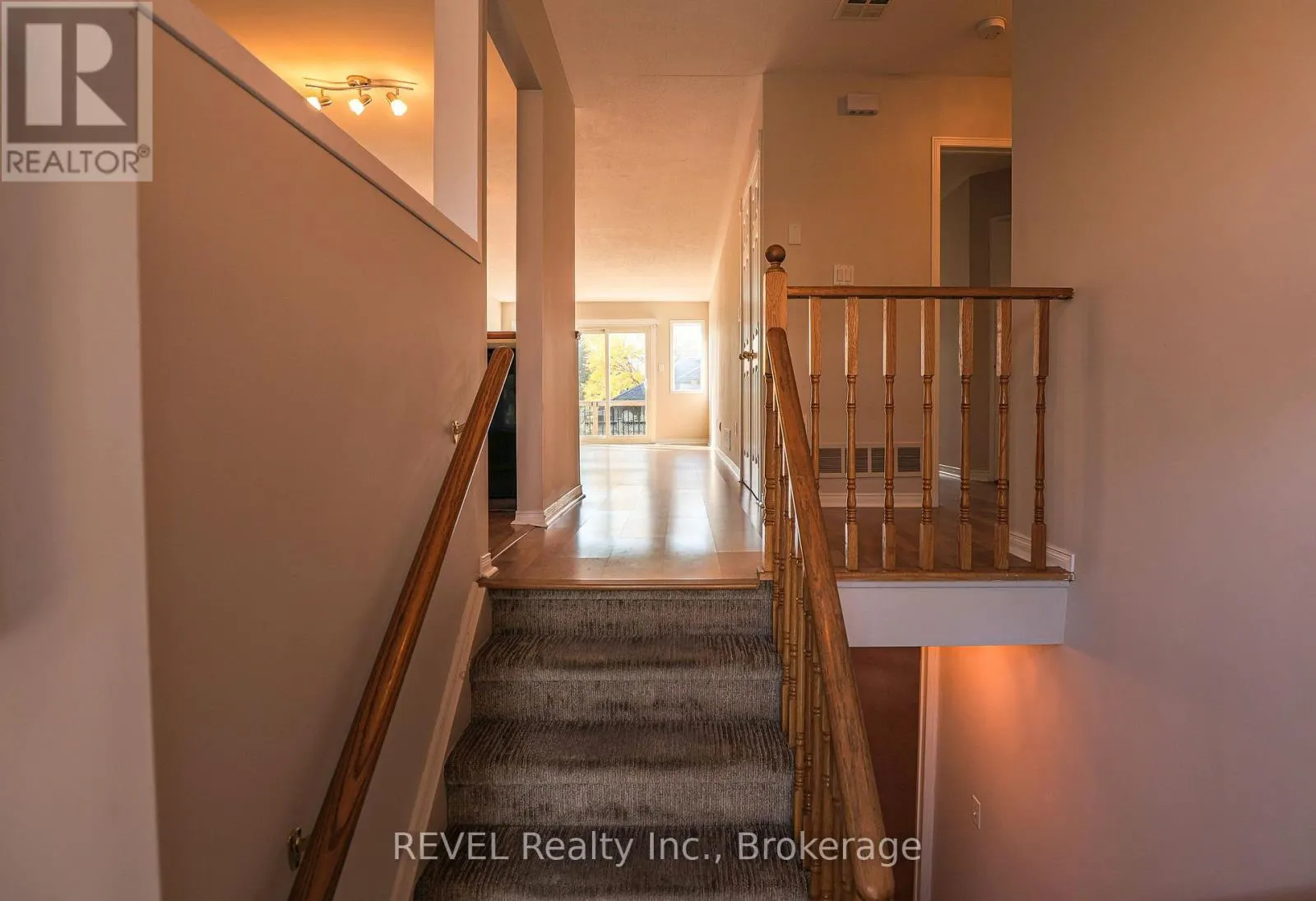 3 JACKSON COURT W