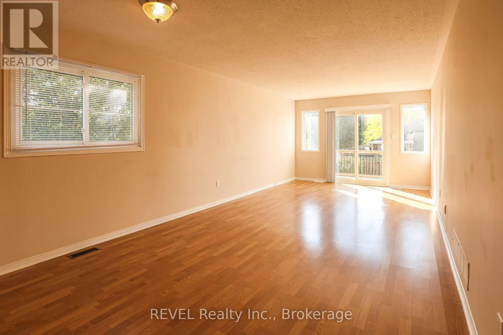 3 JACKSON COURT W