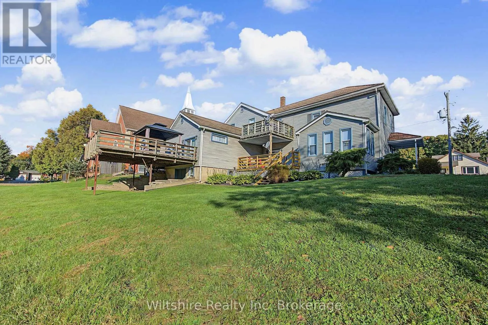 407 MAIN STREET E