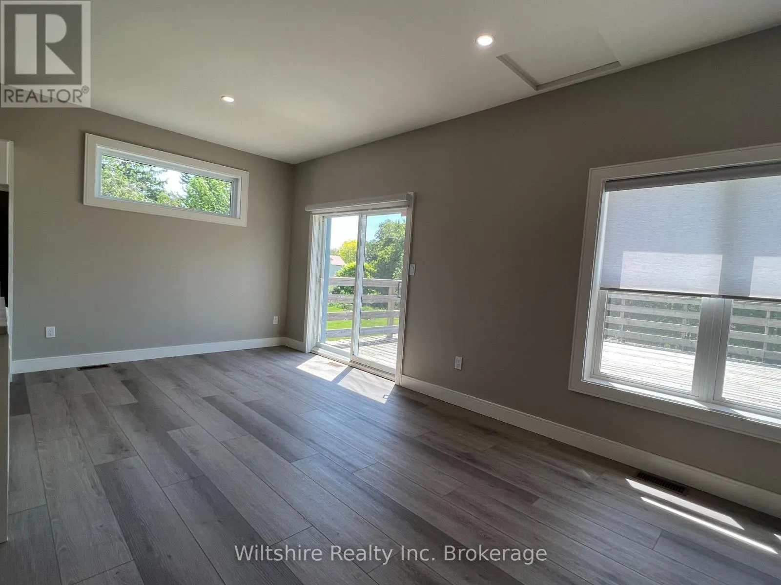 407 MAIN STREET E
