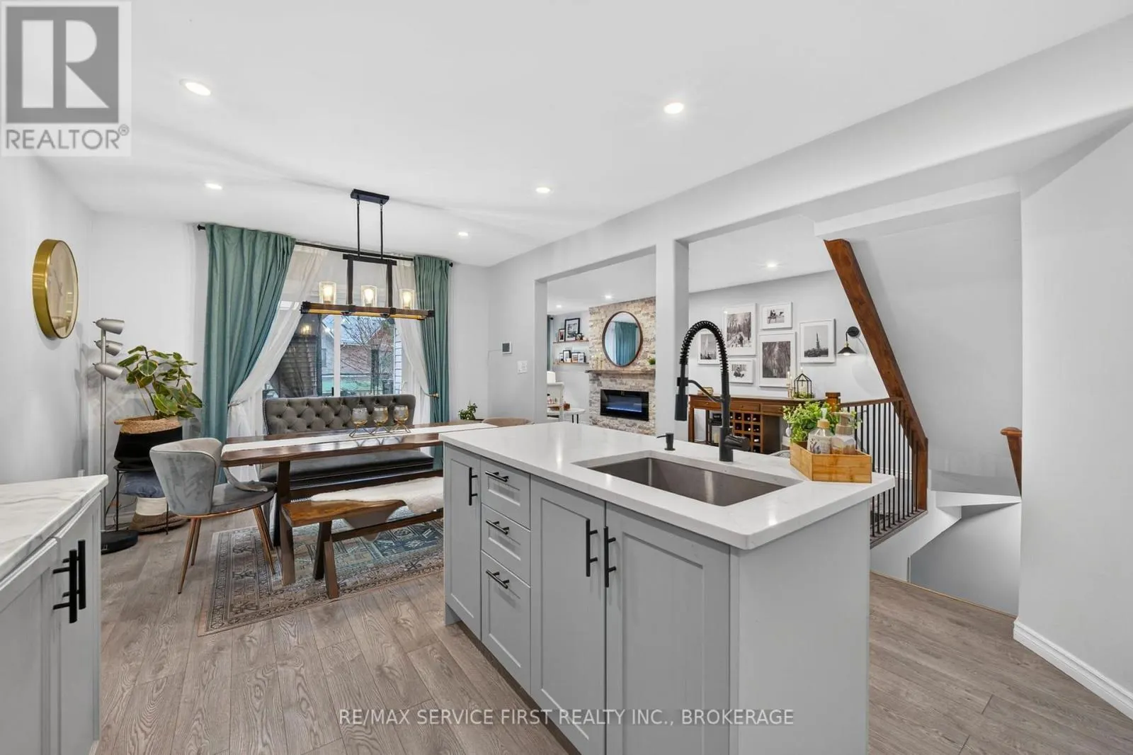 1362 THORNWOOD CRESCENT
