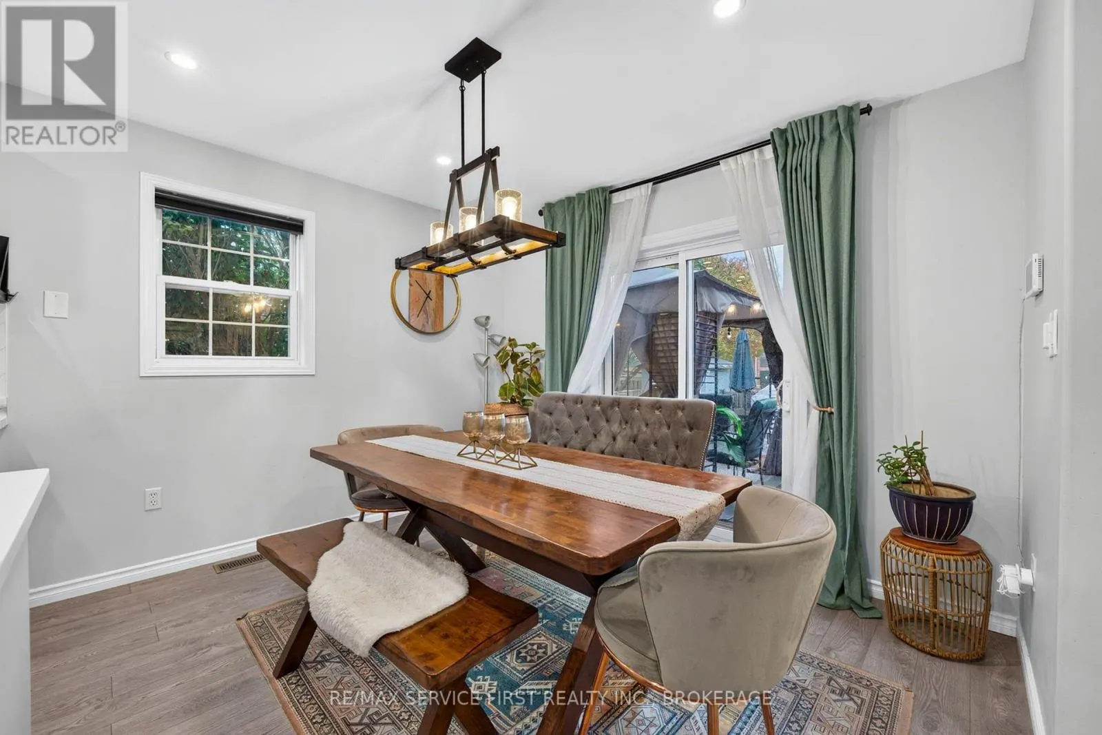 1362 THORNWOOD CRESCENT