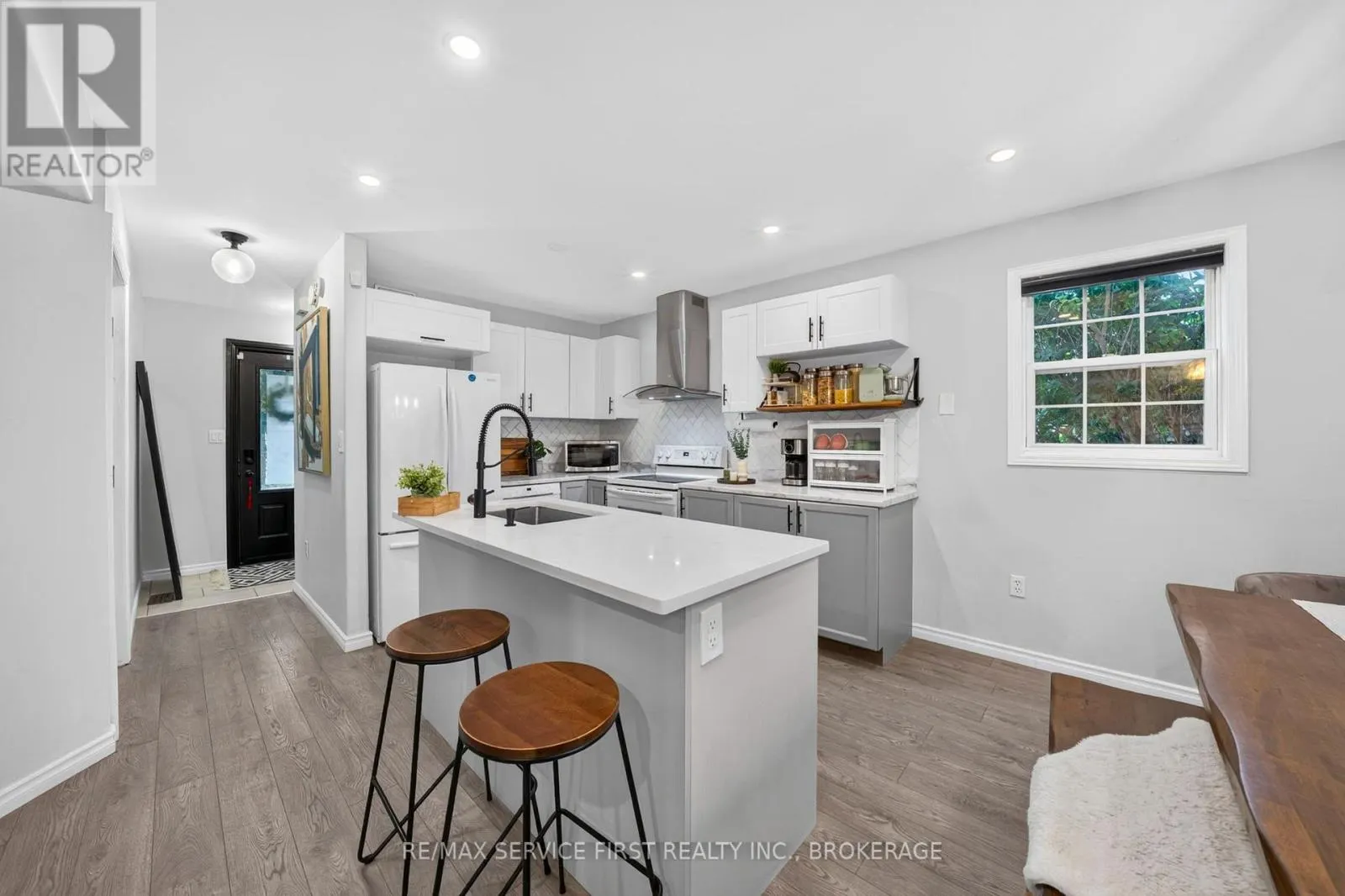 1362 THORNWOOD CRESCENT