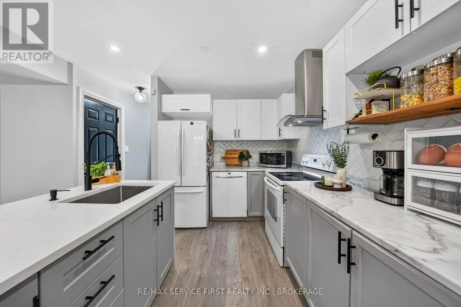 1362 THORNWOOD CRESCENT
