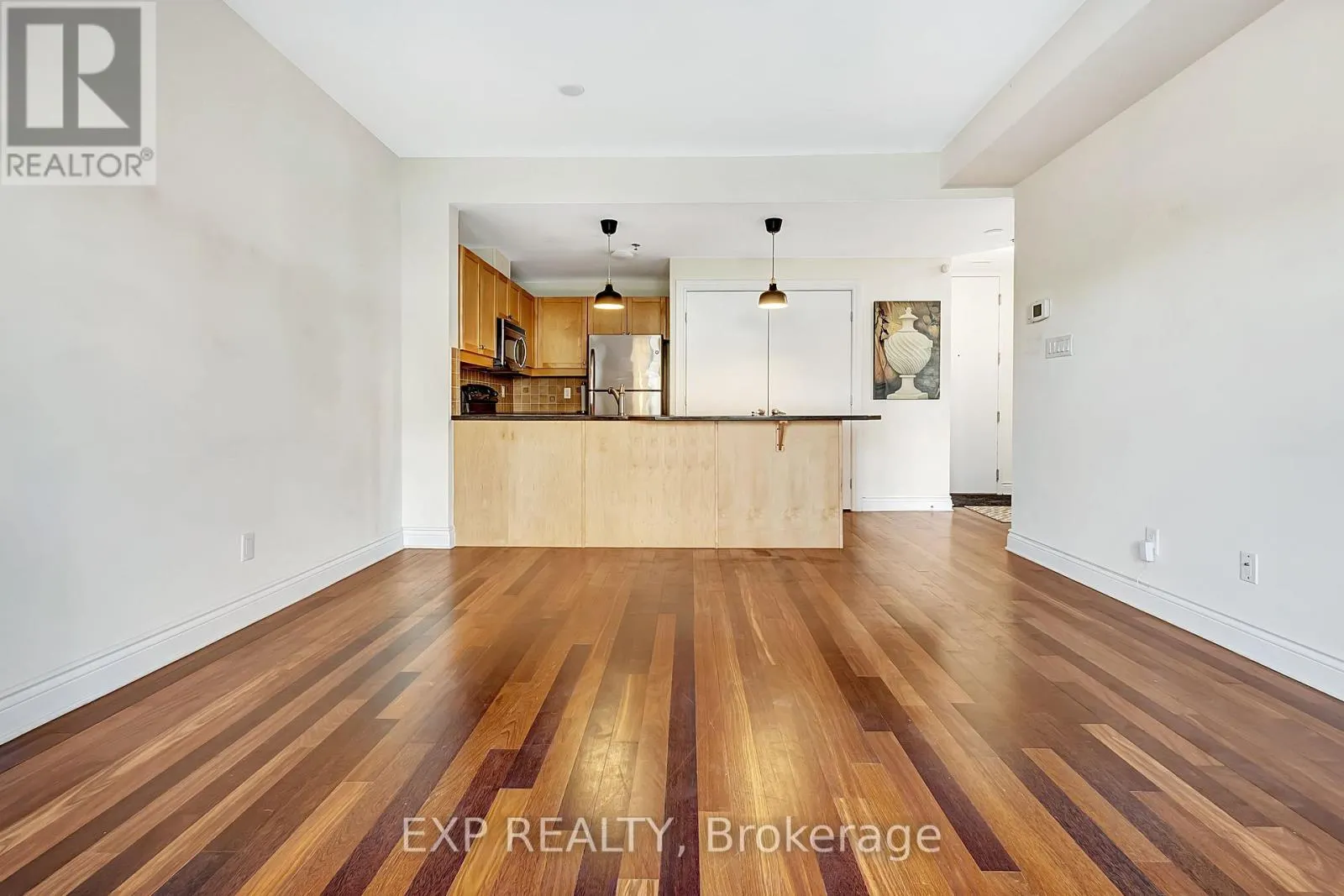 10 - 323 WINONA AVENUE