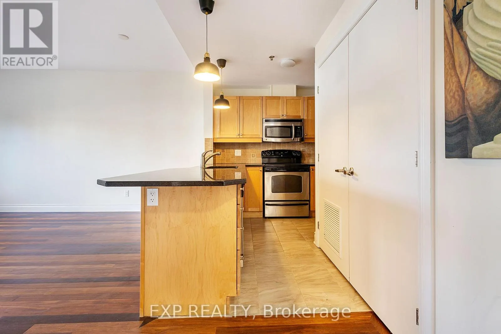 10 - 323 WINONA AVENUE