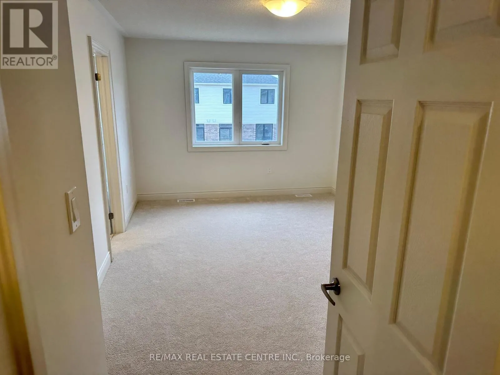 214 ELLIOT AVENUE W