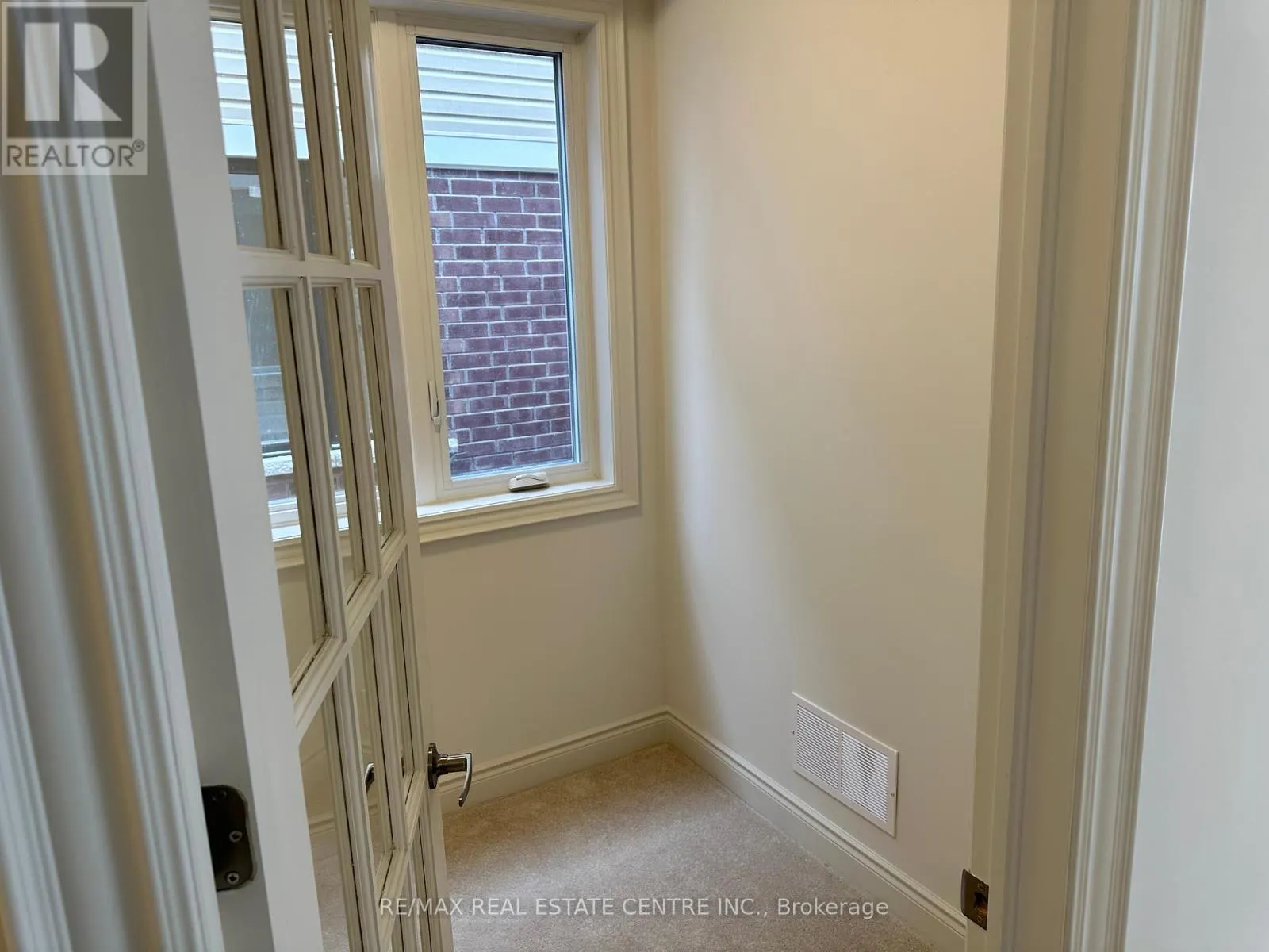214 ELLIOT AVENUE W