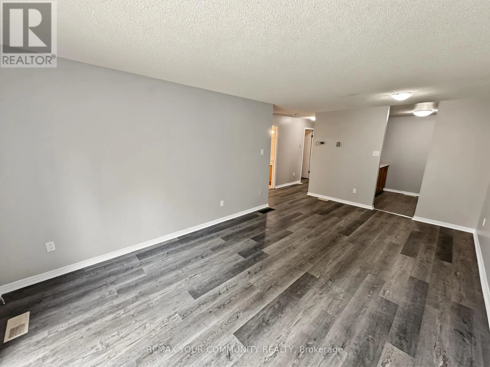 214 - 10 RIVERSIDE DRIVE