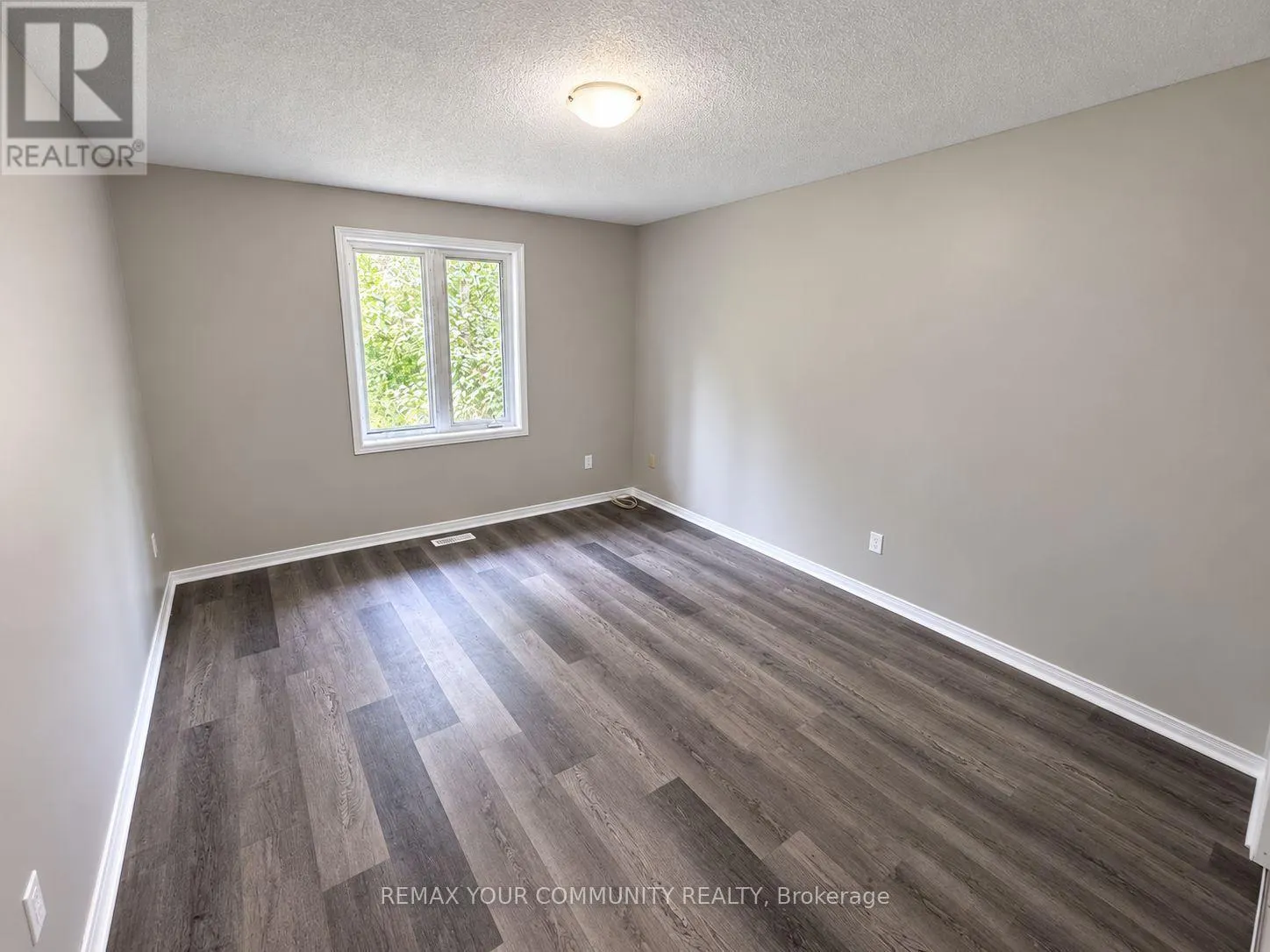 214 - 10 RIVERSIDE DRIVE