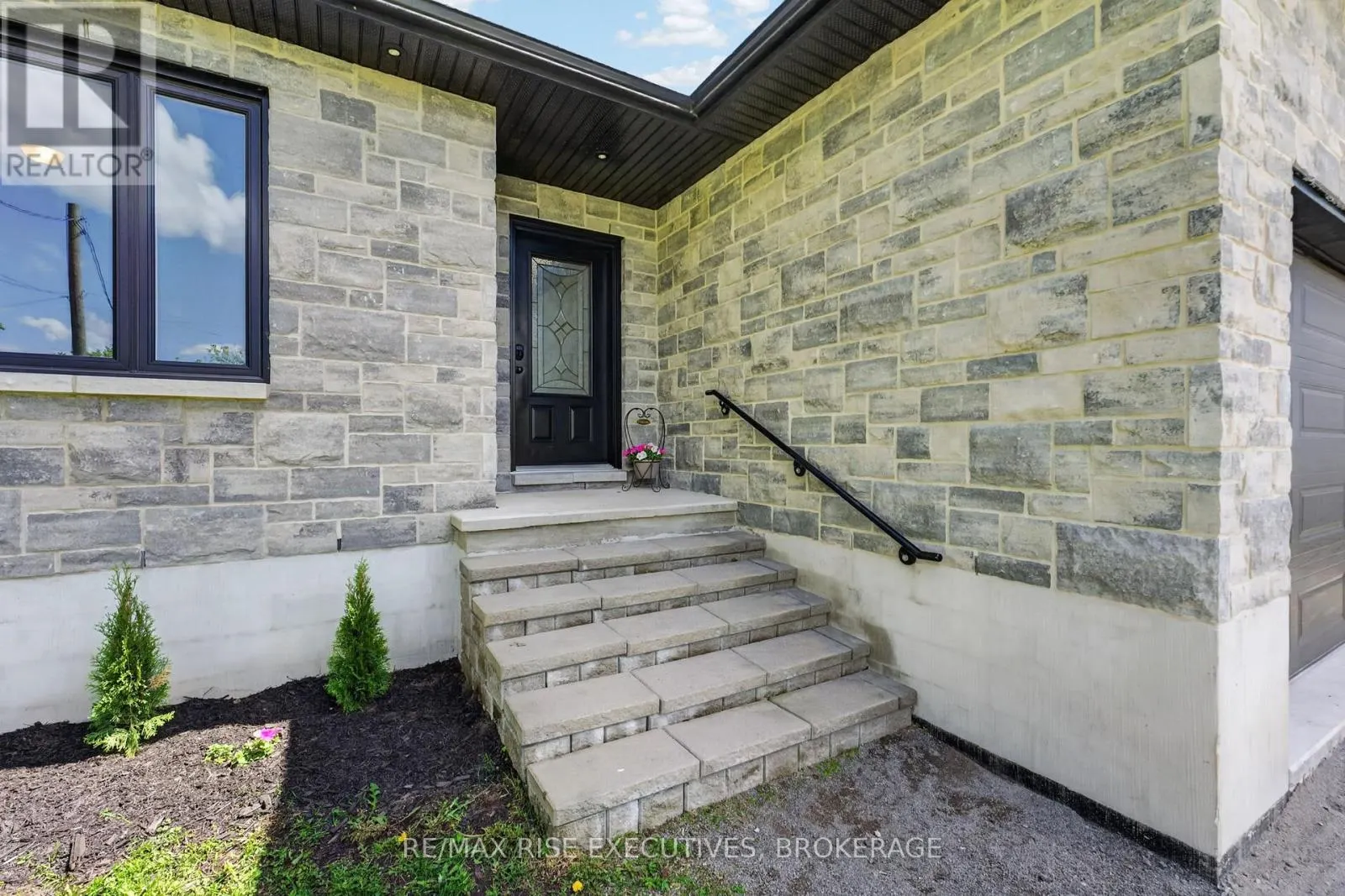 115 HELLEN STREET