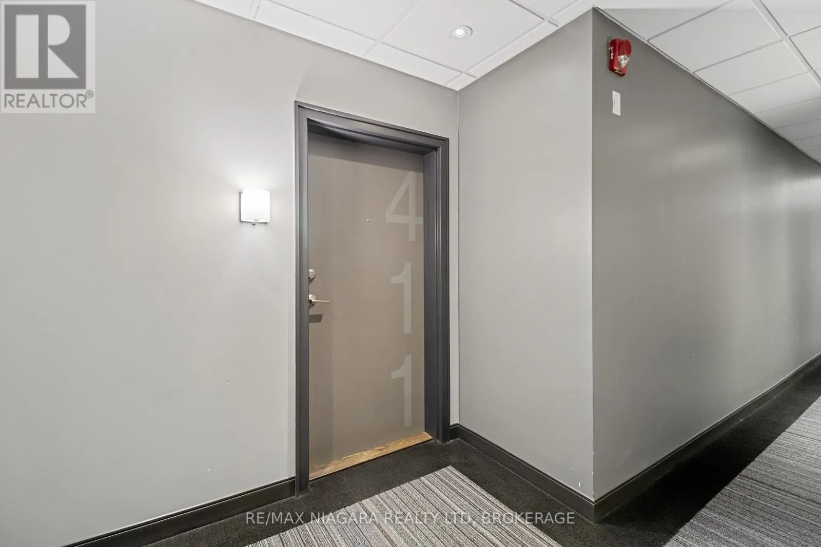 411 - 520 NORTH SERVICE ROAD #411