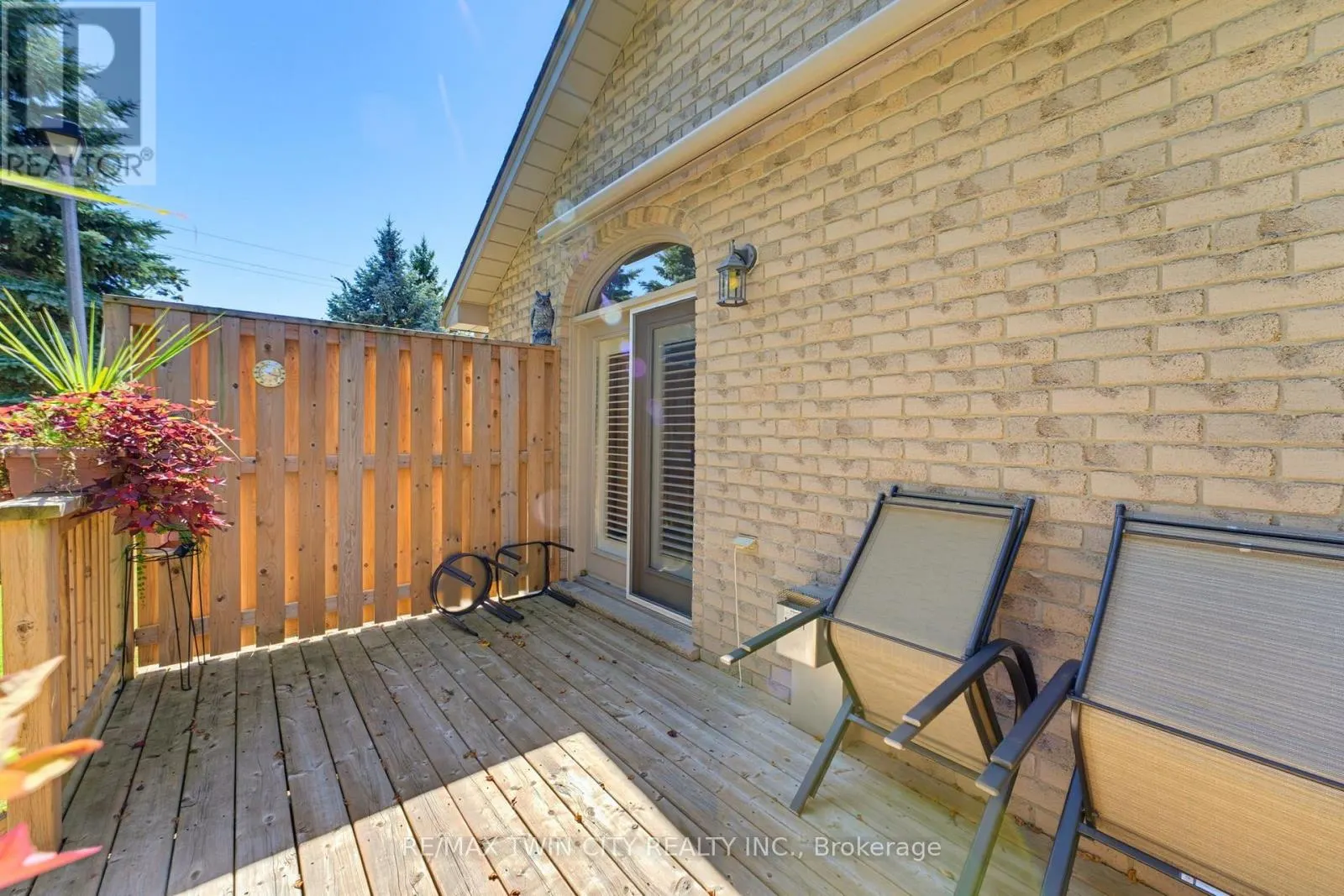 9 - 73 MORTON AVENUE W