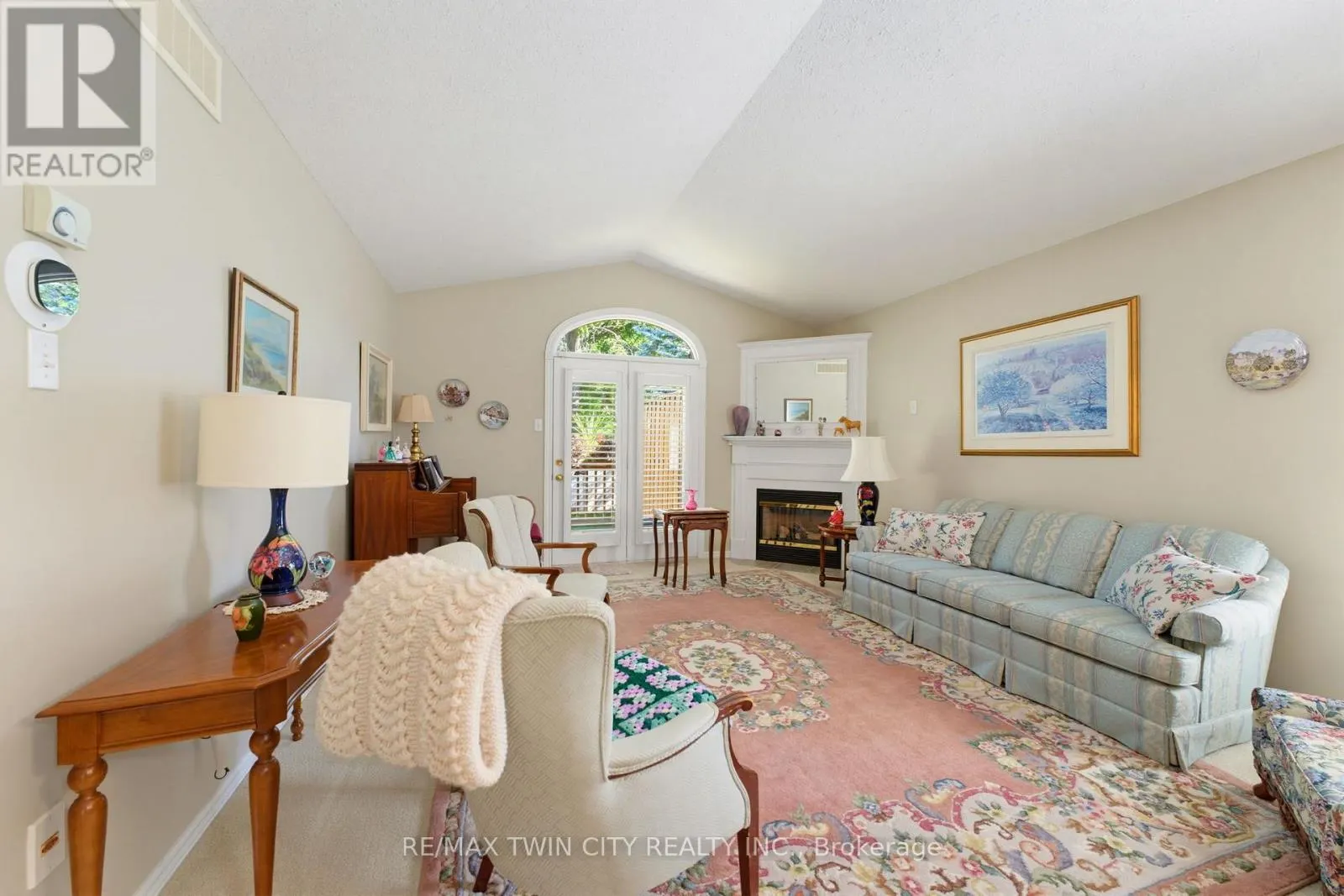 9 - 73 MORTON AVENUE W