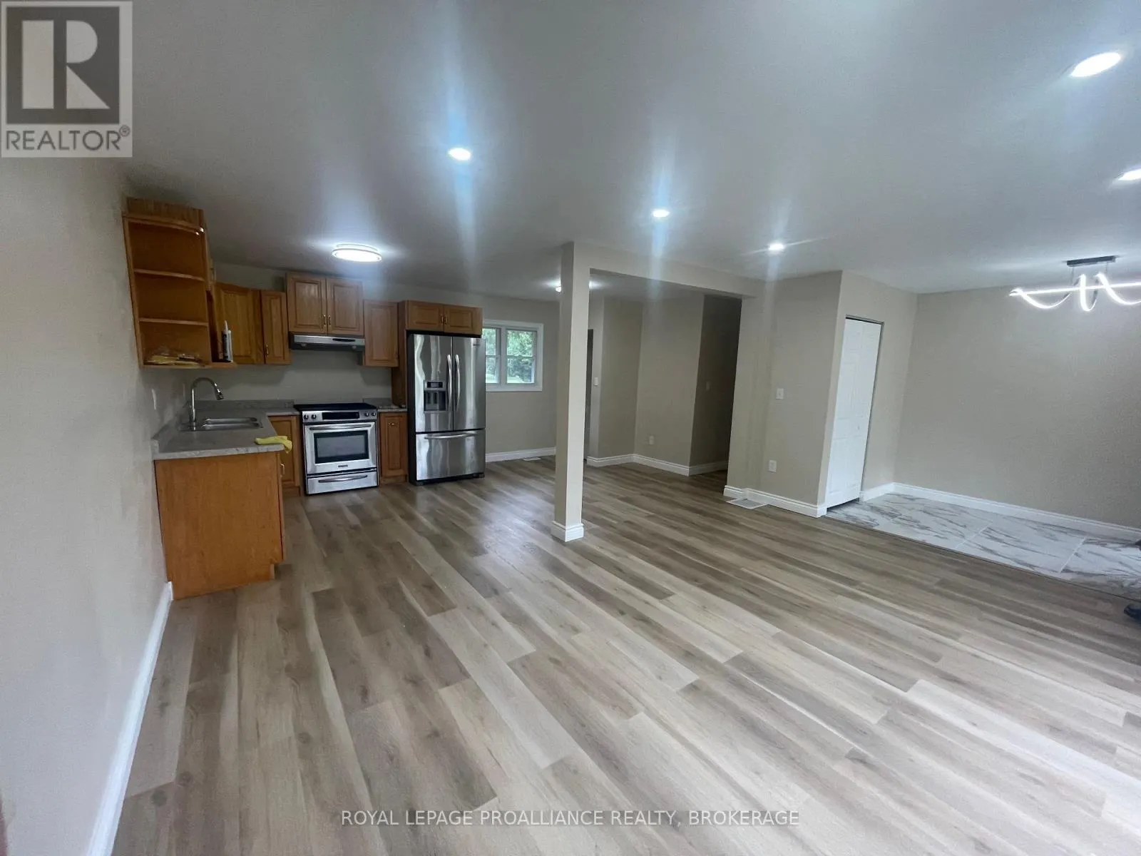 462 CORONATION BOULEVARD