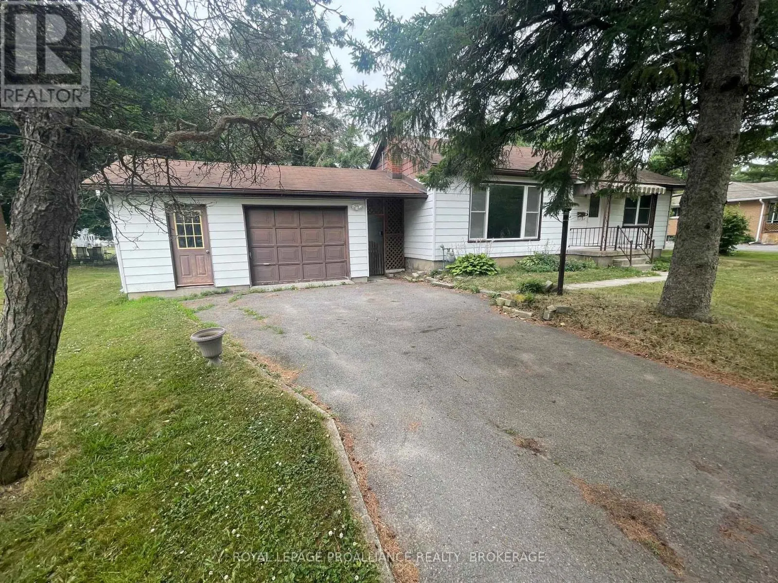 462 CORONATION BOULEVARD