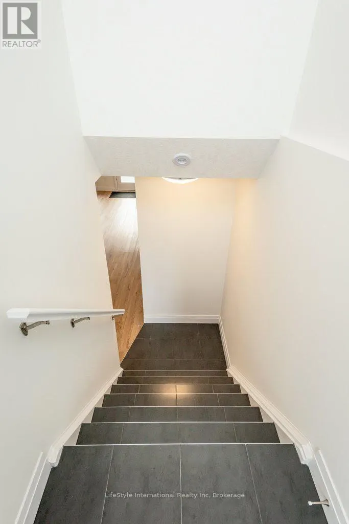 32 DUGGAN LANE