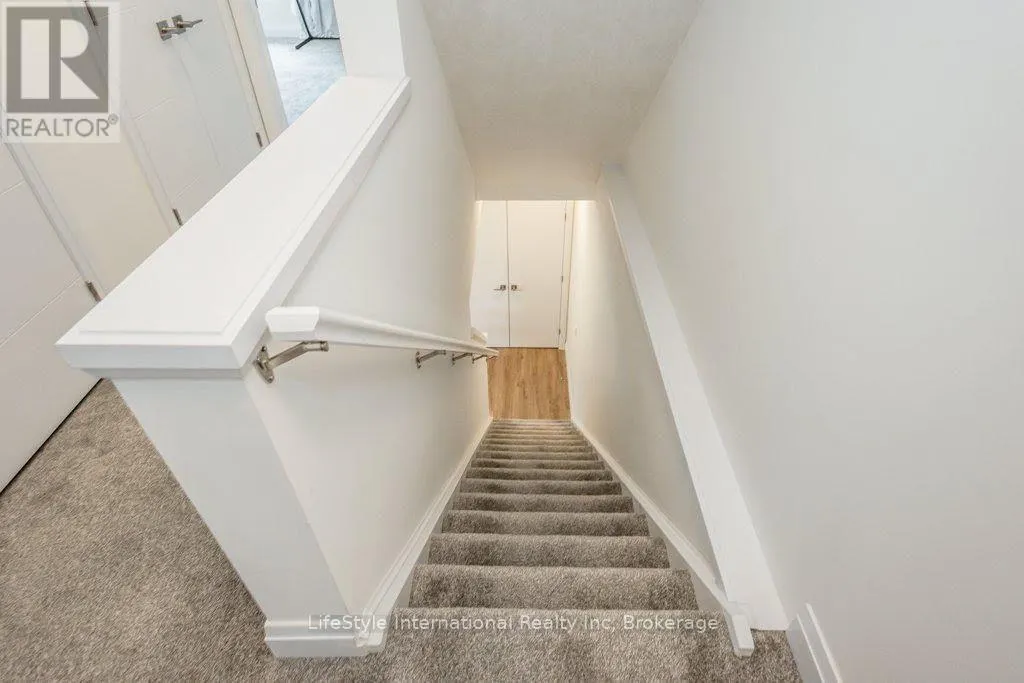 32 DUGGAN LANE