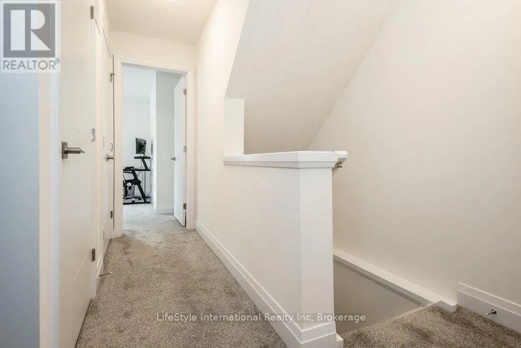 32 DUGGAN LANE