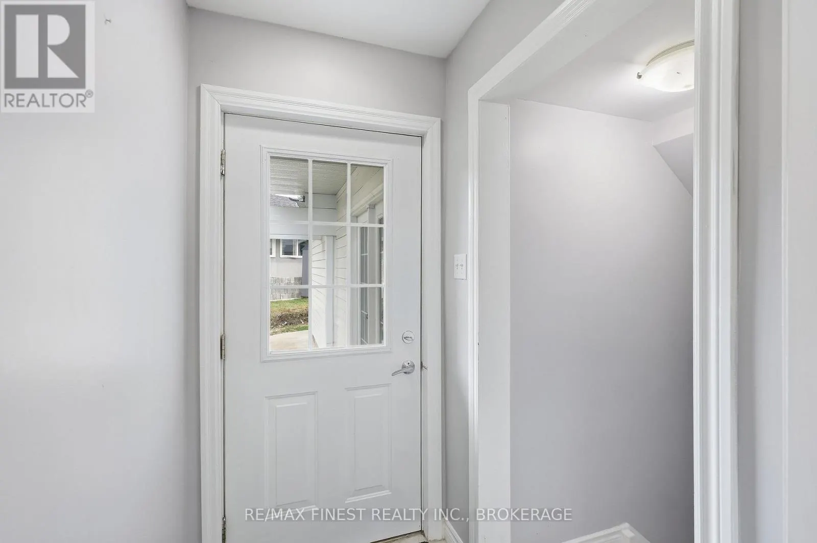18 STORMONT AVENUE