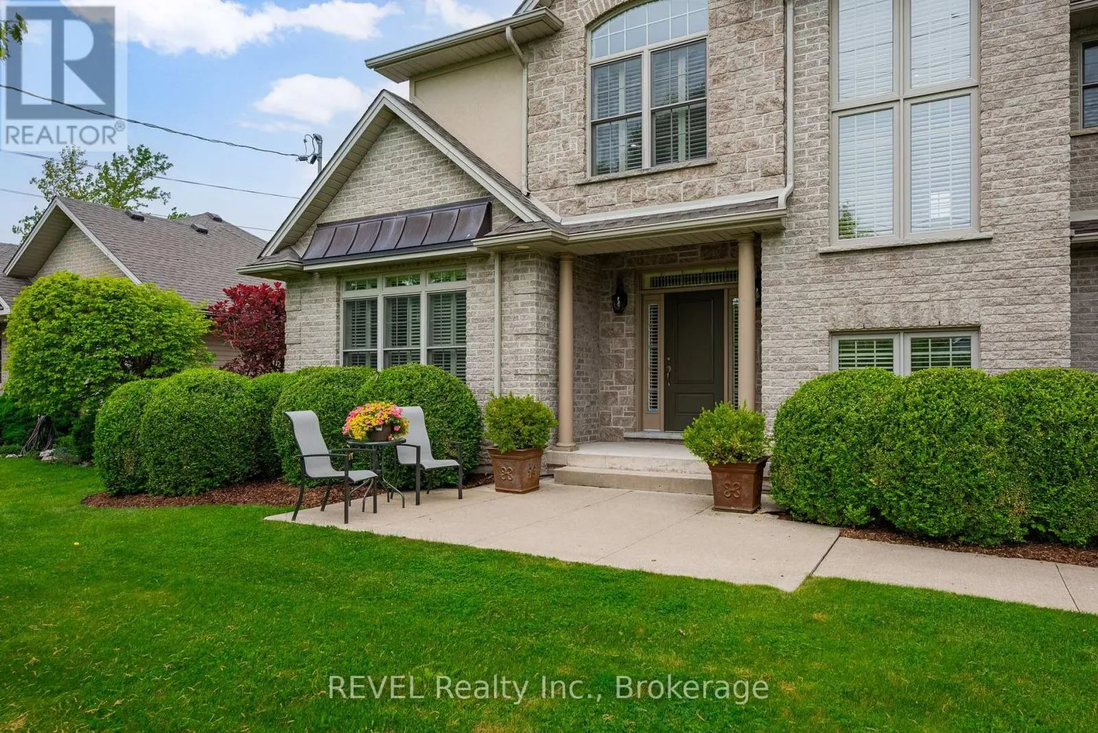 3250 THUNDER BAY ROAD