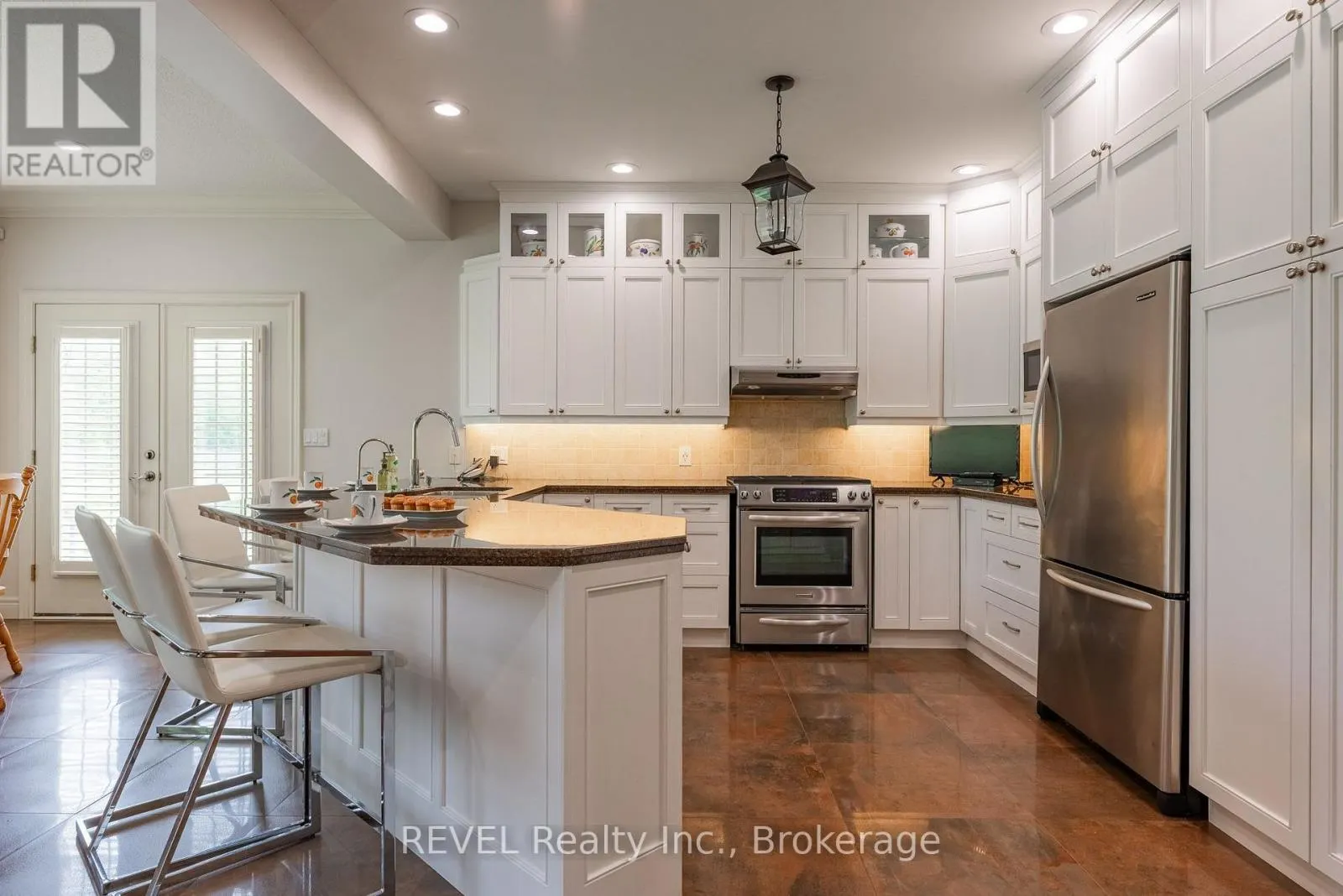 3250 THUNDER BAY ROAD