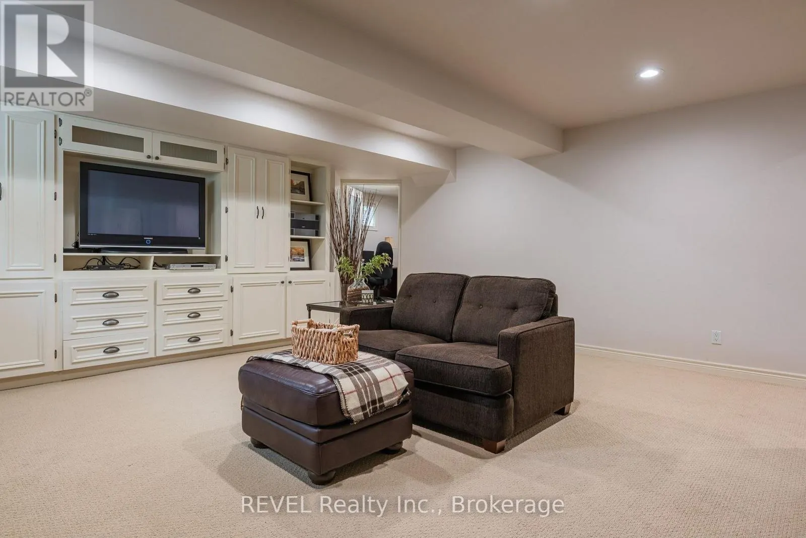 3250 THUNDER BAY ROAD