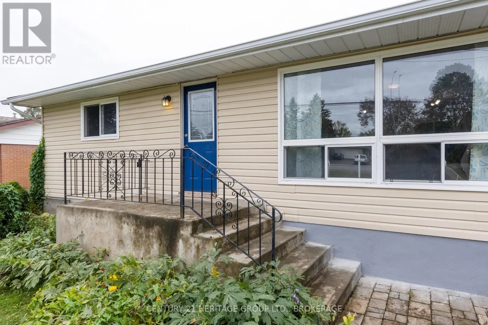 3007 PRINCESS STREET