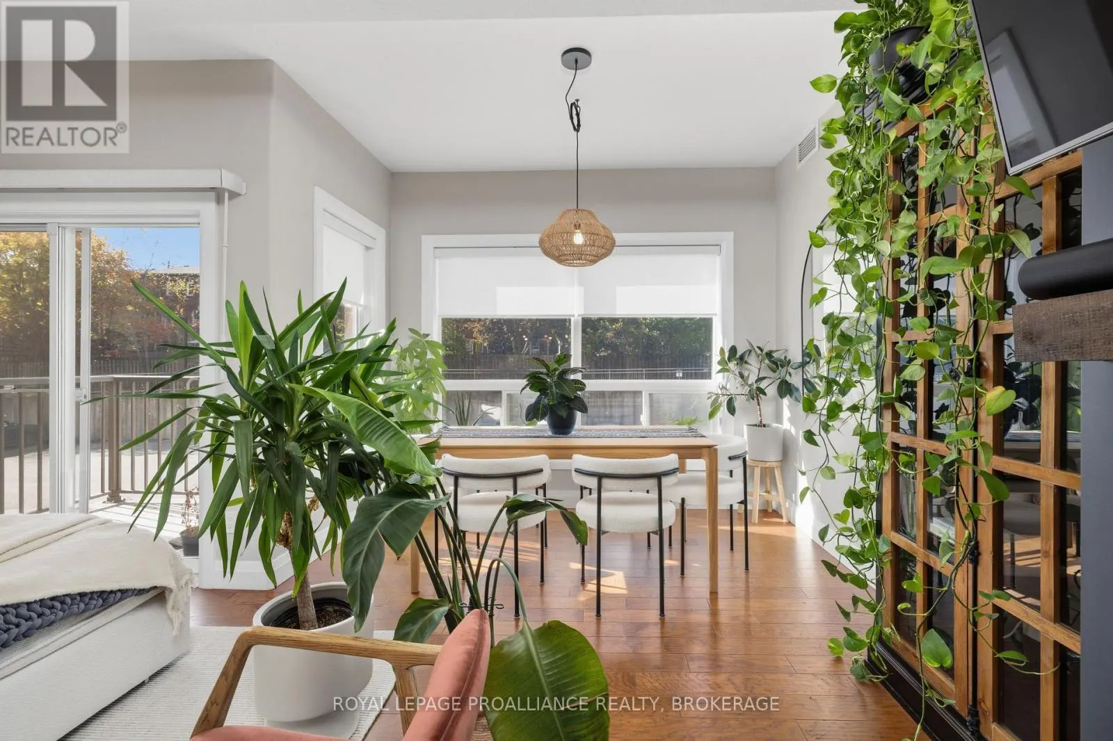 205 - 350 WELLINGTON STREET #205